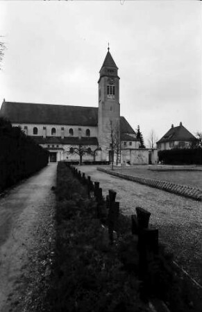 Meckenbeuren: Kirche und Kriegerdenkmal