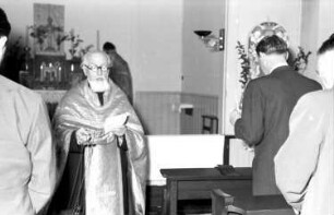 Bonn: orthodoxe Andacht in der Altkatholischen Kirche; Parinte zelebriert Messe