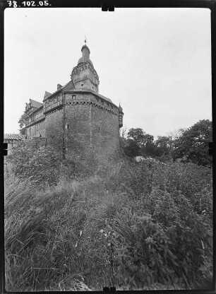 Pansfelde (Falkenstein/Harz-Pansfelde). Burg Falkenstein (Burgmuseum, Baubeginn 1115). Ansicht von Osten mit Bergfried