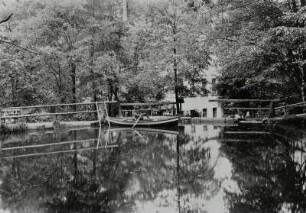 Landgasthof "Meixmühle". Mühlteich mit Ruderboot