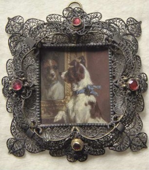 Hund, sich in einem Spiegel beschauend. Miniatur aus der Sammlung Loewe