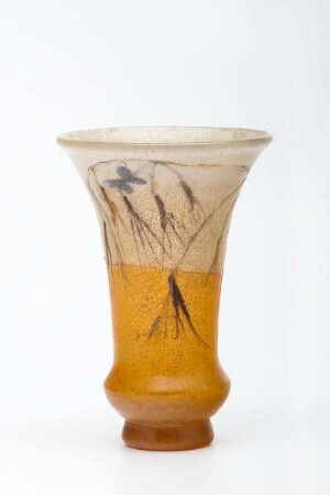 Vase mit Haferähren und Schmetterlingen