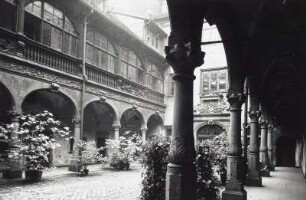 Ulm, Haus Bürglen : Ulm. Haus Bürglen, Kornhausgasse 1. Innenhof