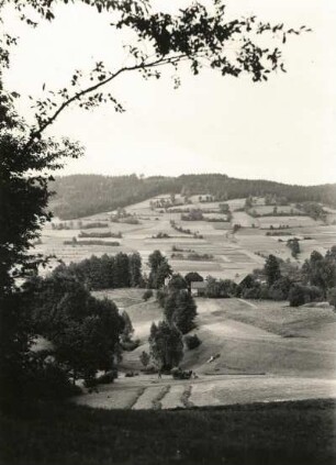 Sebnitz-Hertigwalde. Blick von der "Hohen Straße" ins Tal nach Hertigswalde