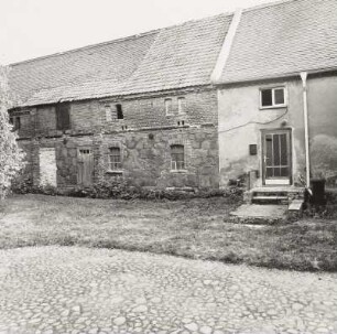 Stallgebäude : Dreiseithof. Rechtes Stallgebäude (um 1885)