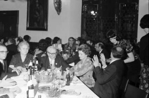 Freiburg: Kaufhaussaal, an Tischen, Werner, Frau ?, Jäger, Dettinger