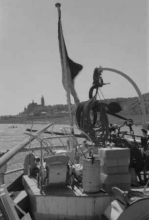 Meißen : Meißen. Blick von einem Schiff über die Elbe zur Albrechtsburg mit Dom