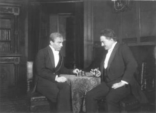 Die Wildente. Schauspiel in fünf Akten von Henrik Ibsen (deutsch von C. Morgenstern). Staatsschauspiel Dresden, Neueinstudierung 22.03.1928 : Felix Steinböck als Gregers und Friedrich Lindner als Hjalmar Ekdal, Szene I. Akt