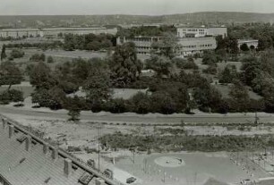 Dresden. Blick vom Studentenhochhaus an der Christianstraße nach Nordosten über die Bürgerwiese zum Hygienemuseum