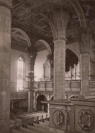 Geithain, Nikolaikirche. Mittelschiff mit Orgelempore, Orgel von 1902
