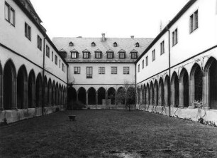 Karmeliterkloster, -kirche (Klostergebäude u. -kirche); Frankfurt, Karmelitergasse 3, Ehemaliges Karmeliter-Kloster , Museum für Vor.-und Frühgeschichte , Münzgasse 9, Seckbächer Gasse 4, Seckbächer Gasse 6, Stadtarchiv