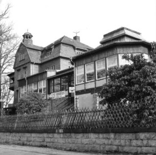 Bad Schandau-Ostrau, Villenkolonie Neuschandau, Ostrauer Ring 20. Café "Berghaus" (um 1905). Straßenansicht von Süden
