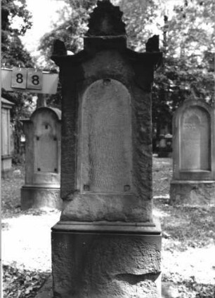 Grabstein 88 [Hahn S. 64f. Grab-Nr. 1522]