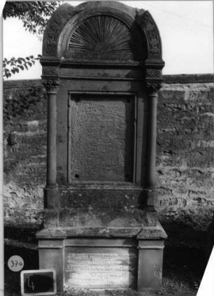 Grabstein 370 (Index: 100087992) Maße HxBxT: 205x82x32 cm: Grabstein 370