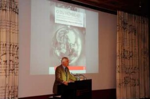 Dresden. Sächsische Landesbibliothek - Staats- und Universitätsbibliothek. Eröffnung der Ausstellung "O du fröhliche? Weihnachten in historischen Fotografien" im Vortragssaal. Generaldirektor Prof. Thomas Bürger bei der Begrüßung
