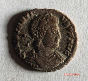 Römische Münze, Nominal Follis, Prägeherr Constantius II., Prägeort Trier, Original