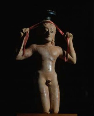 Athen. Agora-Museum. Kniender Athlet, sich die Siegerbinde umlegend, Weihegabe von 540 v. Chr. Terrakotta, Salbölfläschchen