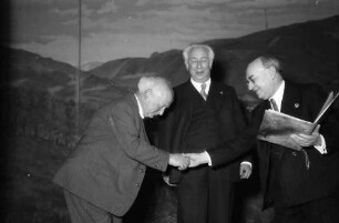 Hausen im Wiesental: Bundespräsident überreicht Dr. Max Picard den Hebelpreis, mit Leo Wohleb