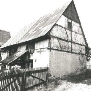 Colditz-Thumirnicht, Thumirnichter Platz 4. Wohnstallhaus mit Scheune (2. H. 19. Jh.). Scheune. Straßenansicht