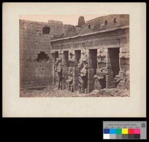 Thèbes. Medinet -Abou. Pilièrs à Caryatides.