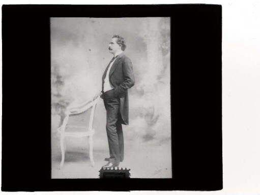 [Fotografia de retrato de uma pessoa não identificada]