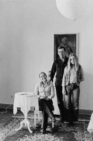 Der Grafiker Walter Herzog mit seiner Familie