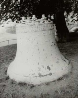 Glocke in Schlettau : Glocke. Bronze, 1919. Schlettau, an der Stadtkirche