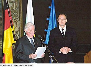 Verleihung des Verdienstordens des Freistaates Sachsen durch Ministerpräsident Kurt Biedenkopf an Klaus R. Hartung (Radebeul)