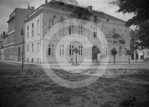 Straßenbild und Gebäude einer unbekannten Stadt