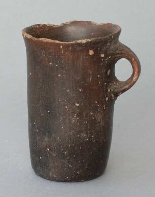Tonbecher