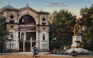 Postkartenalbum mit Motiven von Karlsruhe. "Karlsruhe in Baden. Festhalle mit Bismarck-Denkmal". Eingangsbereich der Festhalle mit Bismarckdenkmal