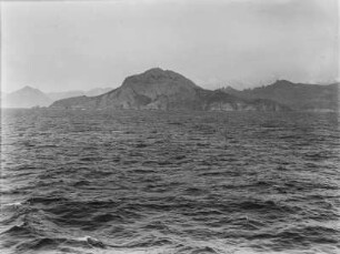 Küste von Malta : Blick vom Meer aus auf eine Küste