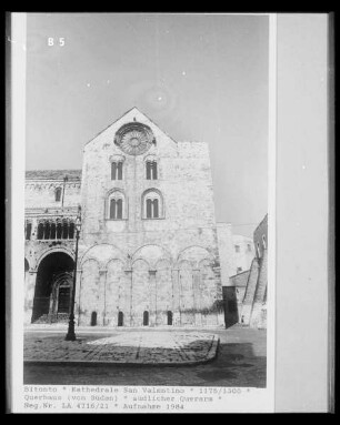 Kathedrale San Valentino — Querhaus