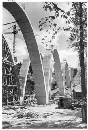 Rohrbach-(Friedens)brücke, km 211,808 - 212,130 Bögen teilweise betoniert