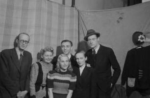 Aufnahmen aus dem literarischen Kabarett "Schall und Rauch" in Berlin, November 1946. Mit Lilli Schubert, Wolfgang E. Parge, A. W. Neubert u. a.