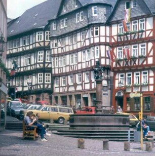 Marburg. Marktplatz mit Marktbrunnen