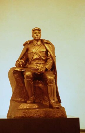 Goldfarbene Statue von Kim Il Sung