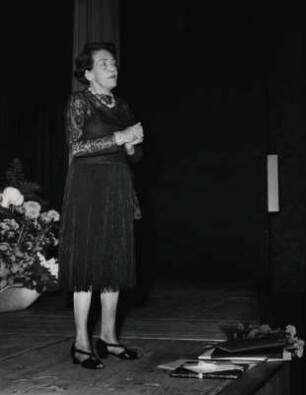 Mary Wigman während der Preisverleihung