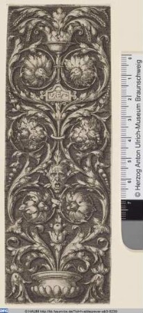Laubwerk mit Vase und Masken, Hochfüllung