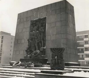 Warschau. Denkmal der Helden des Warschauer Ghetto. Gesamtaufnahme
