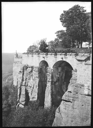 Königstein. Festung - Südseite, zerklüftete Stelle