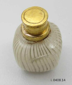 Fläschchen / Patronentasche mit Schatulle, Schubladen, Schreibzeug, Balsambüchse und vier Fläschchen