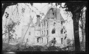 Château de la Bôve (Dep. Aisne, Frankreich): Ansicht des sehr stark beschädigten Schlosses (Nahaufnahme)