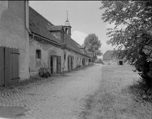 Stallgebäude mit Dachreiter