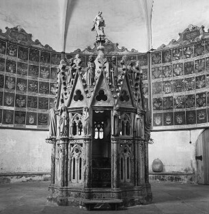 Heiliges Grab mit Figurenzyklus des Lebens Christi