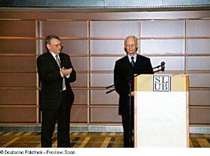 Bauübergabefeier. Prof. Hans Joachim Meyer nach seiner Ansprache mit Prof. Jürgen Hering