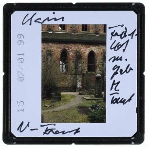 Chorin, Kloster : Nordfassade Klosterkirche mit Friedhof und Grab von Max Taut