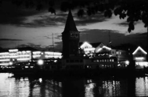 Lindau: Nächtlicher Hafen mit Festbeleuchtung