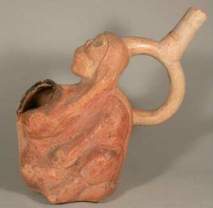 Sitzende anthropomorphe Figur mit Totenschädel