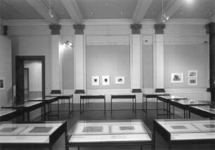 Dresden. Albertinum. Ausstellung "Willi Baumeister. Zeichnungen". Raumaufnahme Mosaiksaal. Empore